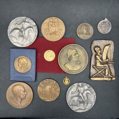 null [Personnalités historiques] [Arts] [Divers]. Ensemble de médailles bronze, étain...