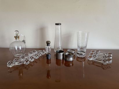 Lot of glassware and silver including : 
-...