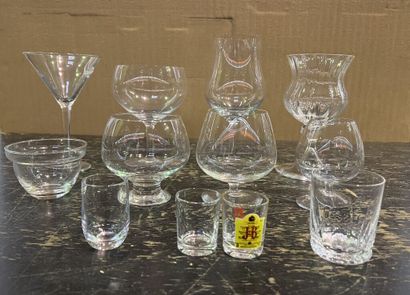 GLASSWARE. Set including :
- 12 liqueur glasses
-...