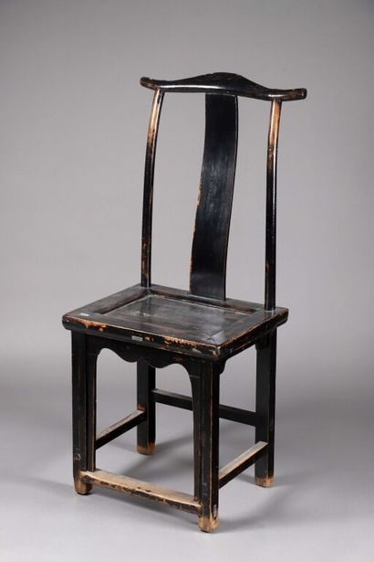 Chair with high back in brown lacquered wood,...