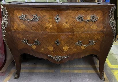 Louis XV style chest of drawers in wood and...
