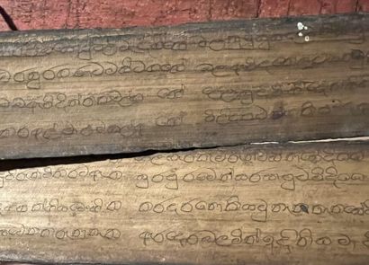 null [INDE DU SUD et SRI LANKA].
Ensemble de trois manuscrits sur feuilles de palme....