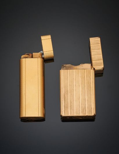 Meeting of two gilded metal lighters: 
-...
