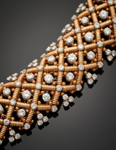 null FRED, Paris. Vers 1970.
Magnifique BRACELET passementerie en or jaune 750 mm...