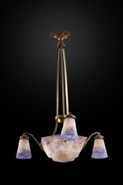 null MULLER FRÈRES LUNÉVILLE.
Chandelier with stylized Art Deco mounting in gilded...