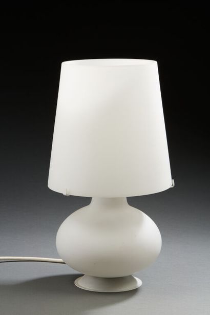 null Max INGRAND (1908-1969) & FONTANA ARTE.
Double lamp model "1853" in satin white...