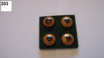 null Série de 4 boutons en émail sur métal à décor de tournesol stylisé. (D. 20 ...
