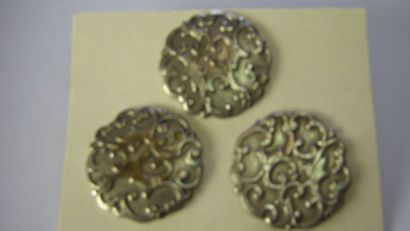 null 3 boutons en métal. (D. 28 mm).