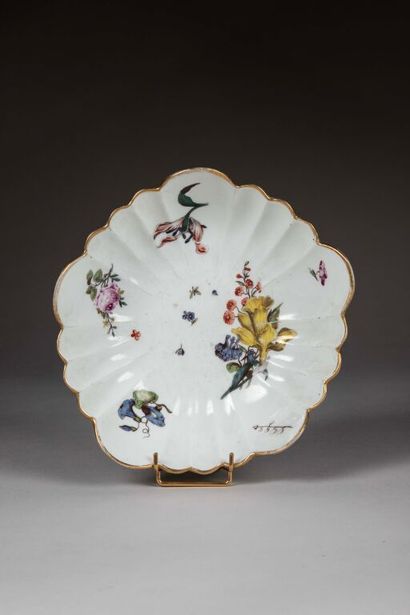 MEISSEN.
Polylobed porcelain bowl with polychrome...
