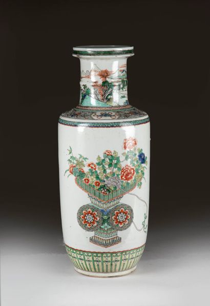CHINA.
Porcelain baluster vase with polychrome...