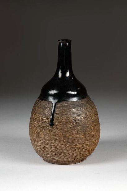JAPAN, MINO kilns.
Stoneware sake bottle,...