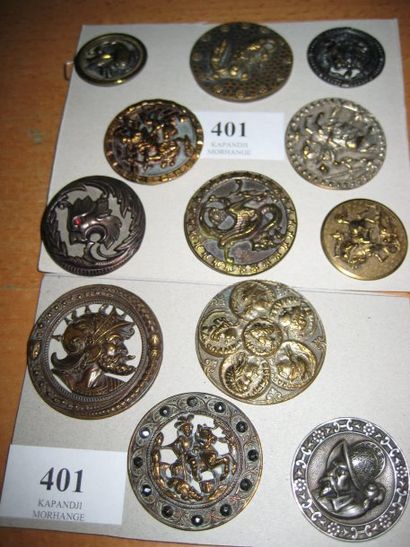null 12 boutons en métal estampé à décor de personnages. 19ème. (D. de 33 à 48 m...
