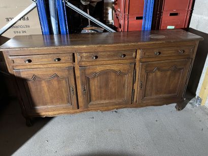 null Low sideboard or enfilade in oak opening with three drawers and three leaves.
Modern...