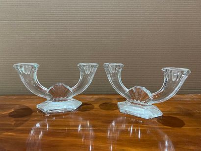 null VAL SAINT LAMBERT. 
Crystal set including : 
- a pair of two-light table ends...