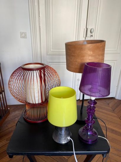 null 4 lounge lamps in violet plastic, chromed metal and yellow glass (INCIDENCE),...