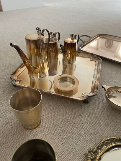 null [Legal fees: 14.28% incl. VAT]. Silver-plated metal set including : 
- two serving...