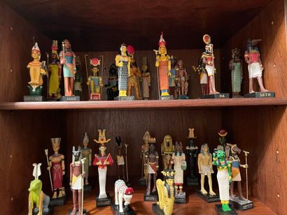 null Collection of 34 Egyptian pantheon statuettes in painted resin.
A few accidents...