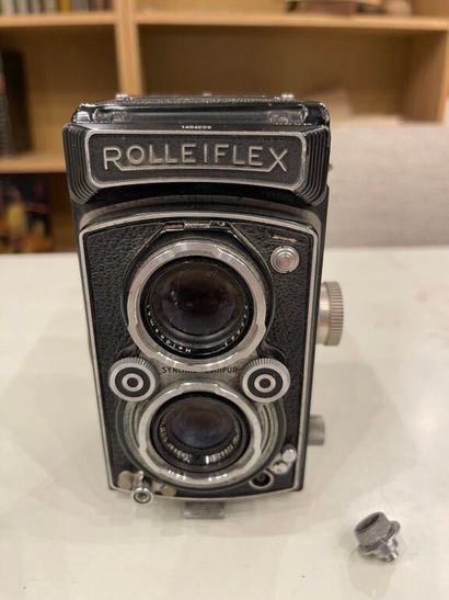 null - ROLLEIFLEX. Camera (Button undone) 
- BAUER. Camera, 88E. In case.
- JENOPTEN....