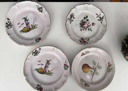 null Set of 17 18th and 19th century eastern earthenware dishes, plates and soup...
