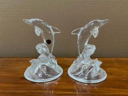 null CRISTAL D'ARQUES. 
Pair of dolphins rising from the foam in crystal. 
H. 17...