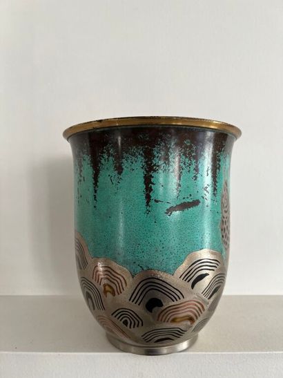 null [Legal fees: 14.28% incl. VAT]. 20th century school. 
Art Deco metal vase with...
