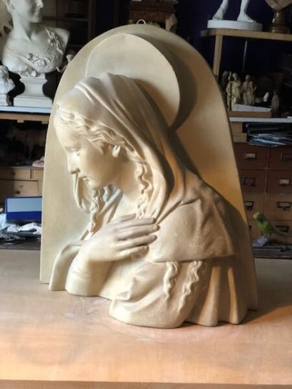 null In the taste of the DELLA ROBBIA family
Bust in low relief of the Virgin Mary.
Plaster...