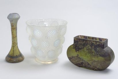 Auguste LEGRAS (1817-1887) Vase soliflore à base évasée en verre multicouche nuancé...