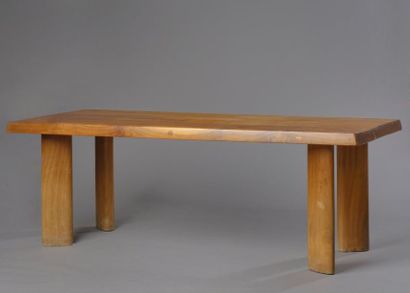 Charlotte PERRIAND (1903-1999) Table de salle à manger en acajou massif avec plateau...