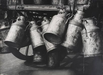 Aurel Bauh (1900-1964) Voiture de la laiterie Klock à Clichy, 1930-1931. Épreuve...