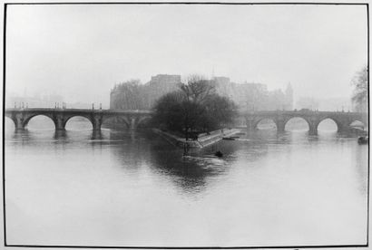 Henri Cartier-Bresson (1908-2004) Square du Vert-Galant et Pont Neuf, Paris, Île...