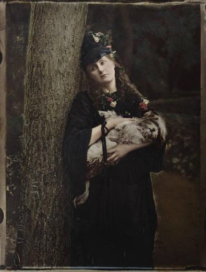 Pierre-Louis Pierson (1822-1913) La comtesse de Castiglione (1837-1899) et son chien,...