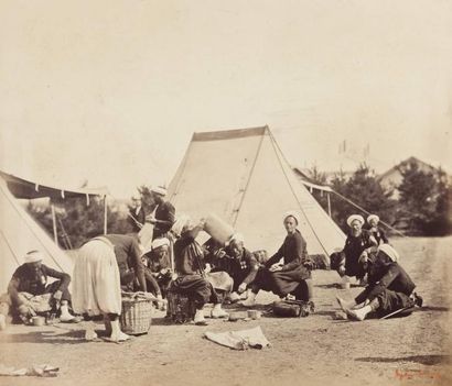 Gustave LE GRAY (Paris 1820-Le Caire 1884) Le repas des zouaves, camp de Châlons,...