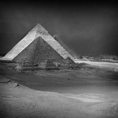 Yvan TRAVERT (né en 1948) Pyramides de Gizeh, Egypte, 1990. Signé, titré, daté et...