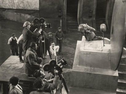 null METROPOLIS Brigitte Helm et Fritz Lang sur le tournage de son film (1927). Epreuve...