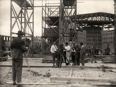 null METROPOLIS Fritz Lang sur le tournage de son film (1927). Epreuve argentique...