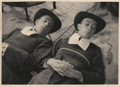 null UN CHIEN ANDALOU Salvador Dali et Jaime Miravilles dans le film de Luis Buñuel...