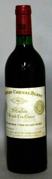 1 Bouteille CHÂTEAU CHEVAL BLANC 1982 Étiquette...