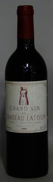 null 1 Bouteille CHÂTEAU LATOUR 1985 Étiquette légèrement frippée. Label slightly...