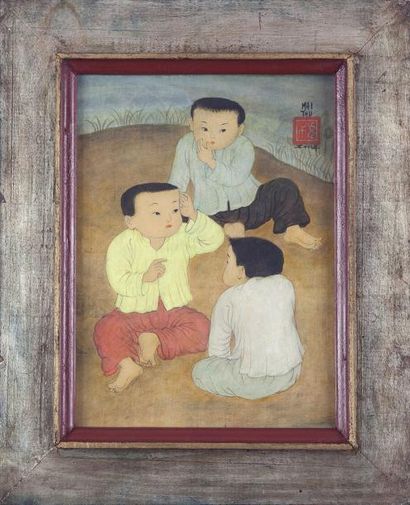 MAI THU (1906-1980) Trois petits garçons assis. Peinture sur soie doublée sur papier,...