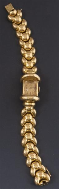 SIGMA Montre bracelet de dame en or jaune (er), cadran rectangulaire épaulé de godrons,...