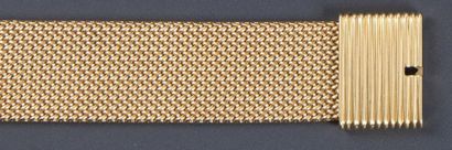 null Large bracelet en or jaune (er) à maille tissu tressé simple. Fermoir rectangulaire...