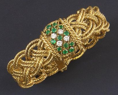 BOUCHERON Paris Montre-bracelet de dame en or à maille corde tressée, un système...