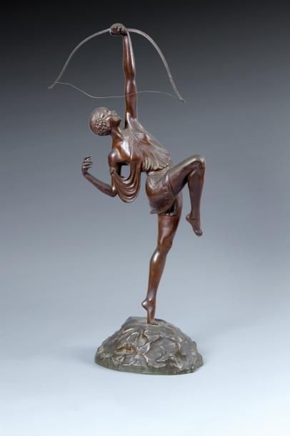 Pierre LE FAGUAYS (1892-1962) " Diane chasseresse ". Importante sculpture en bronze...