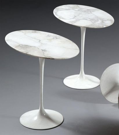 Eero SAARINEN (1910-1961) / KNOLL INTERNATIONAL Paire de guéridons à plateau ovale...