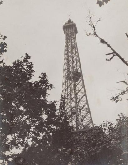 KRULL (Germaine) (1897-1985) Eiffel Tower 8e. Vers 1930. Épreuve gélatino-argentique...