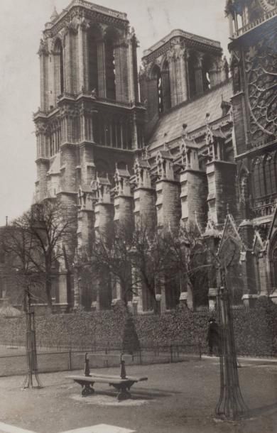 KRULL (Germaine) (1897-1985) Notre-Dame de Paris. Vers 1930. Épreuve gélatino-argentique...