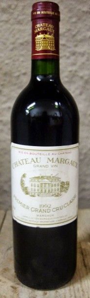 null 1 Bouteille Château Margaux 1992 



Niveau bas goulot.

Level low neck.