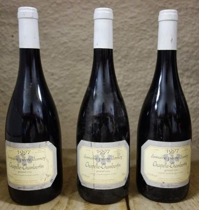 null 3 Bouteilles Chapelle Chambertin 1997 P. Damoy Étiquette tachée. Label stai...