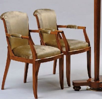 JULES LELEU (1883-1961). Paire de fauteuils à structure, piétement et accotoirs en...