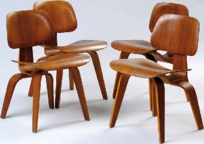 CHARLES (1907-1978) ET RAY (1912-1988) EAMES. Suite de quatre fauteuils modèle «DCW»...